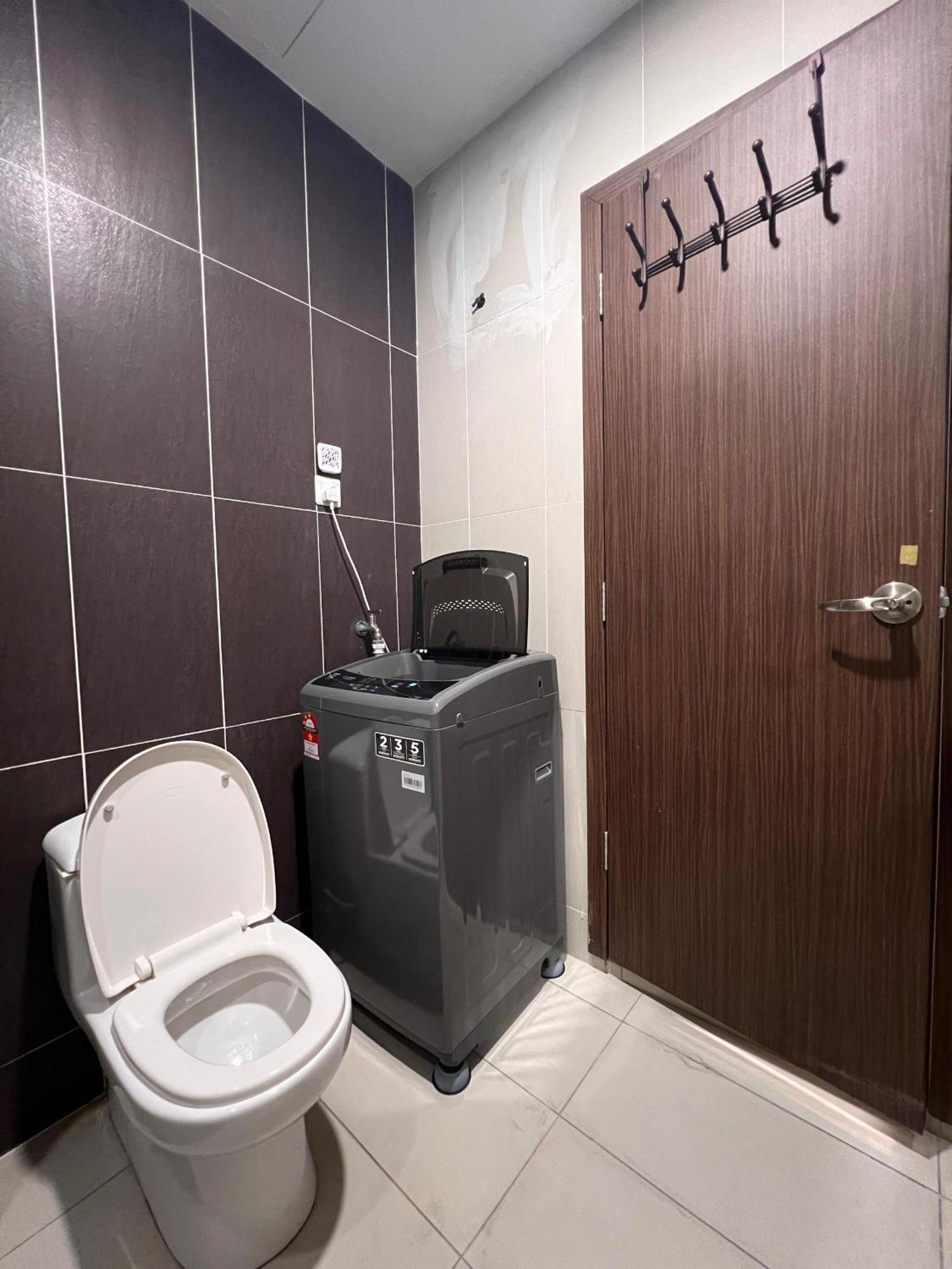 Apartment Luxury At D Secret Garden - Johor Bahru, Utm, Setia Tropika, Kempas, Paradigm Mall, Mid Valley- 1-3 Pax, Business Trip Welcome