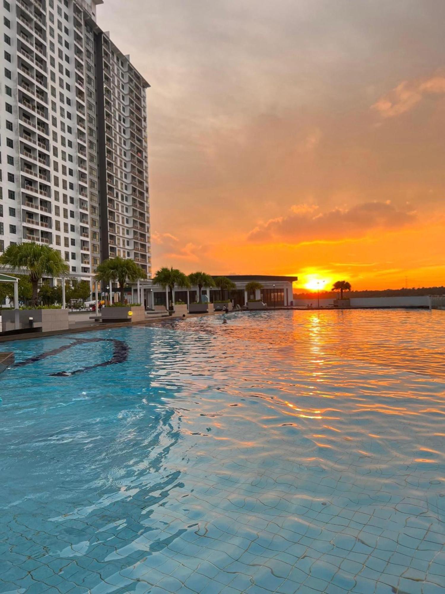 Luxury At D Secret Garden - Johor Bahru, Utm, Setia Tropika, Kempas, Paradigm Mall, Mid Valley- 1-3 Pax, Business Trip Welcome *